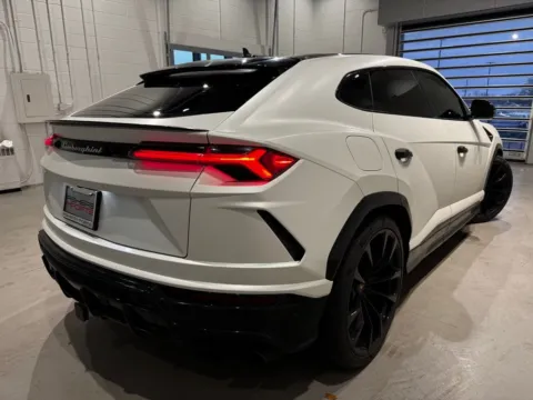 More photos of 2019 Lamborghini Urus at Fishers Imports - North West, IN