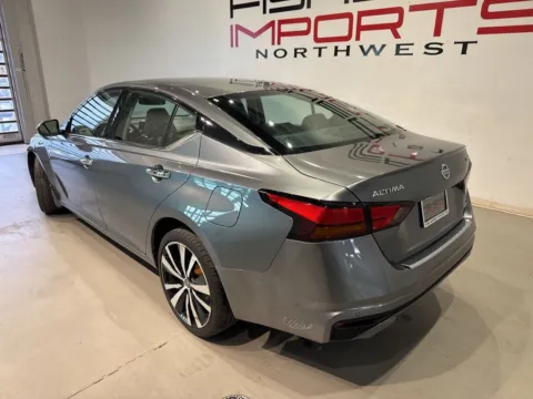 More photos of 2020 Nissan Altima 2.5 Platinum at Fishers Imports - North West, IN