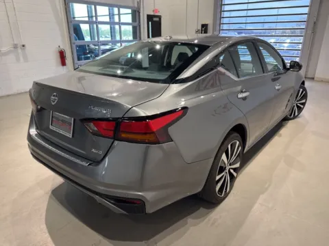 More photos of 2020 Nissan Altima 2.5 Platinum at Fishers Imports - North West, IN