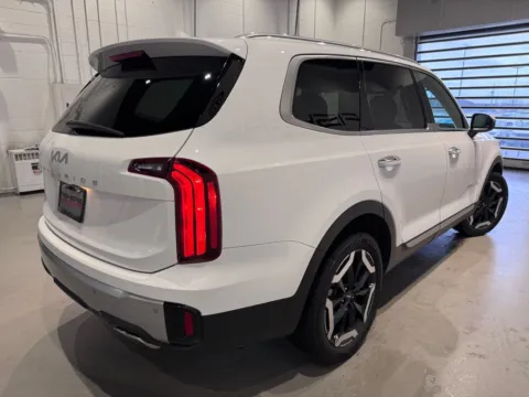 More photos of 2023 Kia Telluride S at Fishers Imports - North West, IN