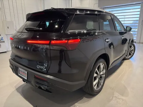 More photos of 2023 INFINITI QX60 LUXE at Fishers Imports - North West, IN