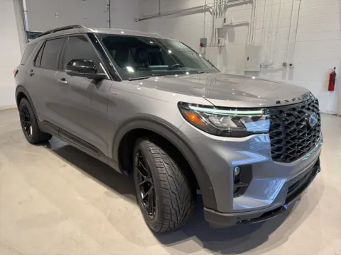 More photos of 2025 Ford Explorer ST-Line at Fishers Imports - North West, IN