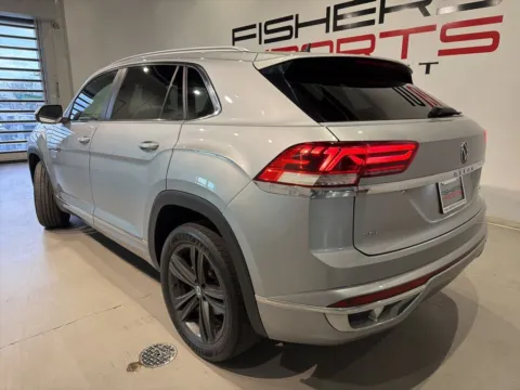 More photos of 2022 Volkswagen Atlas Cross Sport 2.0T SEL R-Line at Fishers Imports - North West, IN