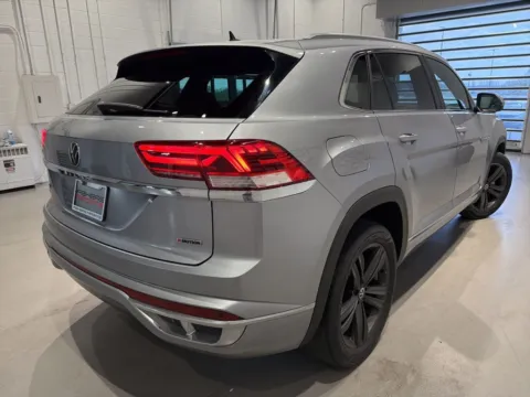 More photos of 2022 Volkswagen Atlas Cross Sport 2.0T SEL R-Line at Fishers Imports - North West, IN