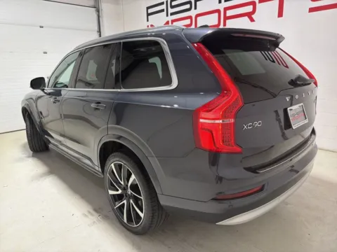 More photos of 2022 Volvo XC90 T6 Momentum at Fishers Imports - North West, IN