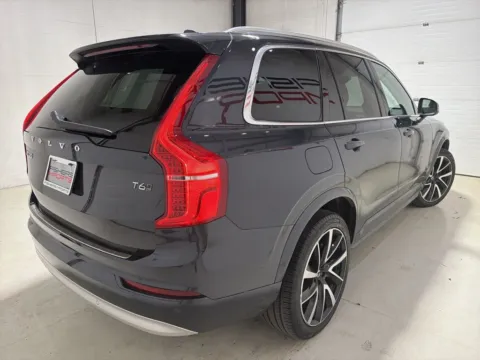 More photos of 2022 Volvo XC90 T6 Momentum at Fishers Imports - North West, IN