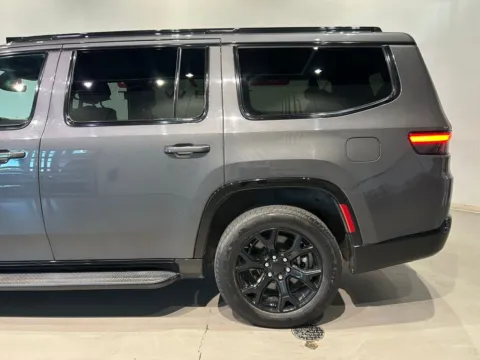 More photos of 2024 Jeep Wagoneer Series II at Fishers Imports - North West, IN