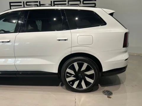 More photos of 2025 Volvo EX90 Twin Motor Ultra at Fishers Imports - North West, IN