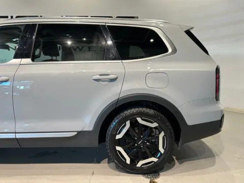 More photos of 2023 Kia Telluride EX at Fishers Imports - North West, IN
