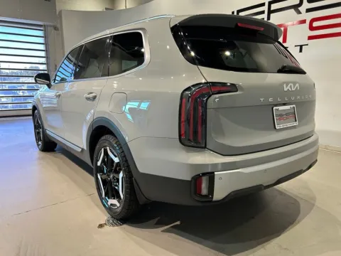 More photos of 2023 Kia Telluride EX at Fishers Imports - North West, IN