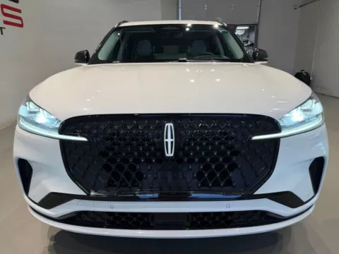 More photos of 2025 Lincoln Aviator Reserve at Fishers Imports - North West, IN