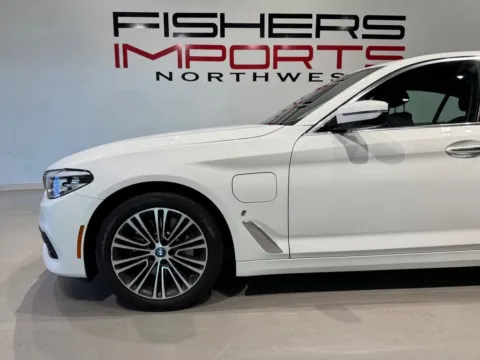 More photos of 2018 BMW 5 Series 530e xDrive iPerformance at Fishers Imports - North West, IN