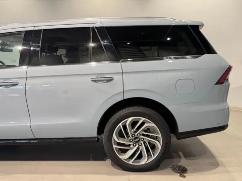 More photos of 2025 Lincoln Navigator Reserve at Fishers Imports - North West, IN