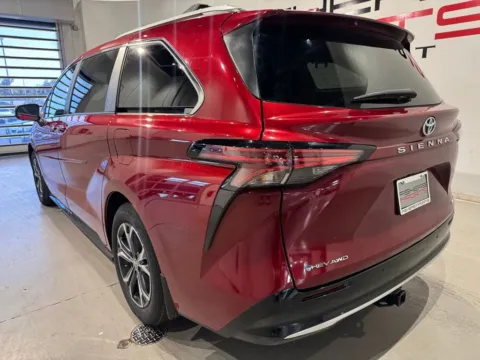 More photos of 2025 Toyota Sienna Platinum at Fishers Imports - North West, IN