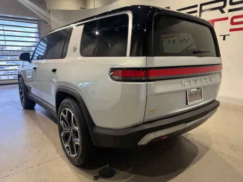 More photos of 2024 Rivian R1S Launch Edition at Fishers Imports - North West, IN