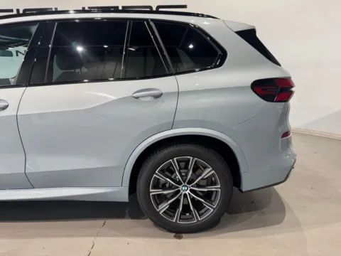 More photos of 2026 BMW X5 xDrive50e at Fishers Imports - North West, IN