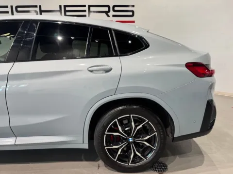 More photos of 2022 BMW X4 xDrive30i at Fishers Imports - North West, IN