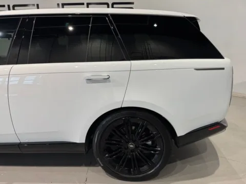 More photos of 2025 Land Rover Range Rover SE at Fishers Imports - North West, IN