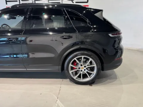 More photos of 2024 Porsche Cayenne E-Hybrid S at Fishers Imports - North West, IN