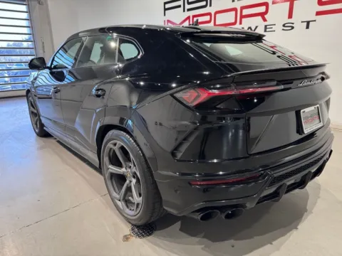 More photos of 2020 Lamborghini Urus at Fishers Imports - North West, IN