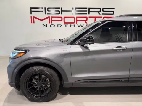 More photos of 2025 Ford Explorer ST-Line at Fishers Imports - North West, IN