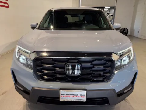 More photos of 2025 Honda Passport EX-L at Fishers Imports - North West, IN