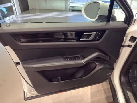 More photos of 2022 Porsche Cayenne Coupe at Fishers Imports - North West, IN