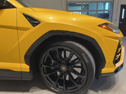 More photos of 2021 Lamborghini Urus at Fishers Imports - North West, IN