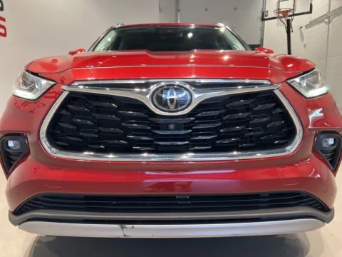 Photos of 2020 Toyota Highlander Platinum for sale in Indianapolis, IN at Fishers Imports - North West