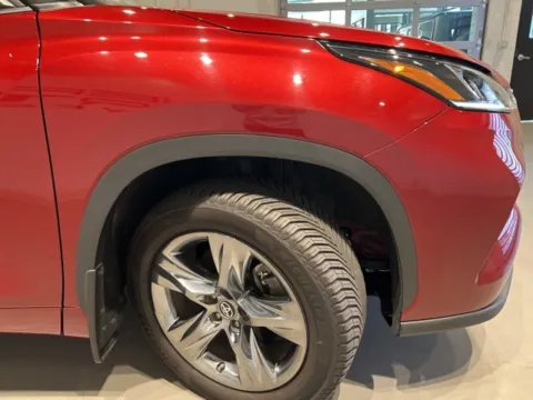 More photos of 2020 Toyota Highlander Platinum at Fishers Imports - North West, IN