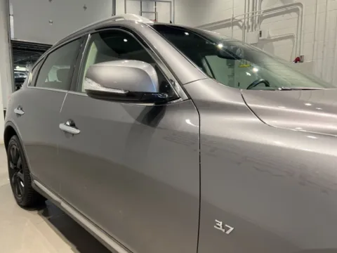 More photos of 2017 INFINITI QX50 at Fishers Imports - North West, IN