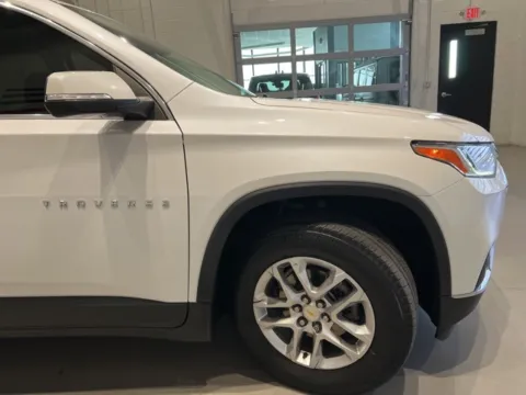 More photos of 2021 Chevrolet Traverse LT at Fishers Imports - North West, IN