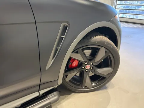 More photos of 2021 Jaguar F-PACE SVR at Fishers Imports - North West, IN