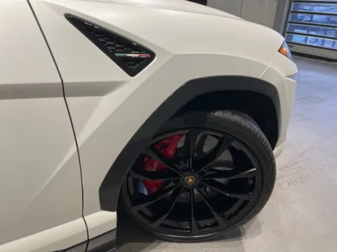 More photos of 2019 Lamborghini Urus at Fishers Imports - North West, IN