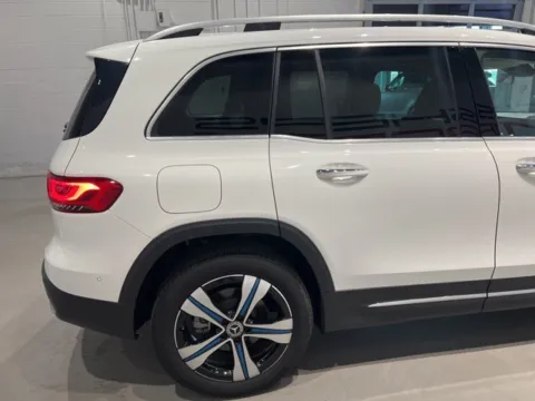 More photos of 2022 Mercedes-Benz EQB 300 at Fishers Imports - North West, IN