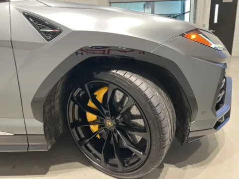More photos of 2019 Lamborghini Urus at Fishers Imports - North West, IN
