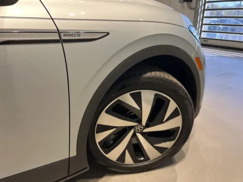 More photos of 2022 Volkswagen ID.4 Pro S at Fishers Imports - North West, IN