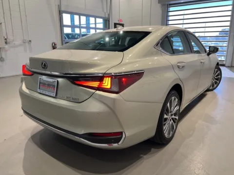 More photos of 2021 Lexus ES 250 at Fishers Imports - North West, IN