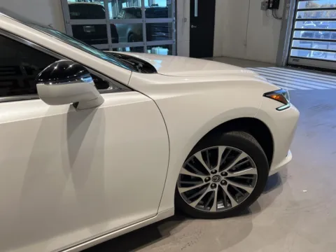 More photos of 2019 Lexus ES 350 at Fishers Imports - North West, IN