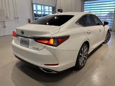 More photos of 2019 Lexus ES 350 at Fishers Imports - North West, IN