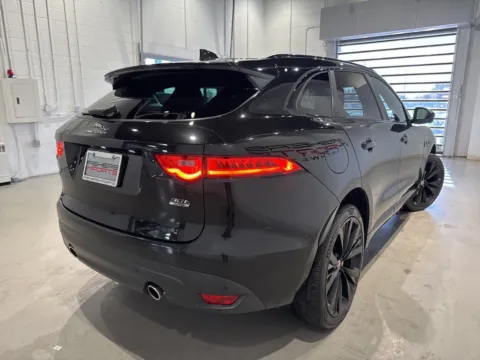 More photos of 2019 Jaguar F-PACE 30t R-Sport at Fishers Imports - North West, IN