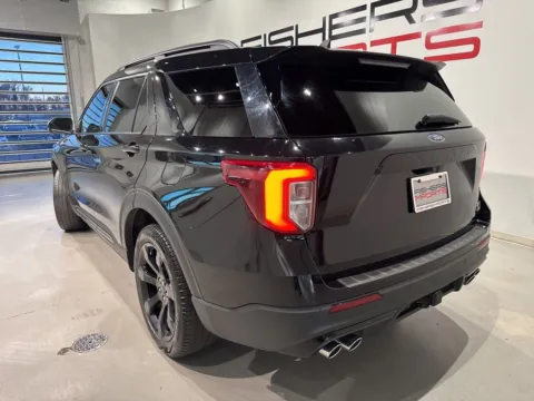 More photos of 2022 Ford Explorer ST at Fishers Imports - North West, IN
