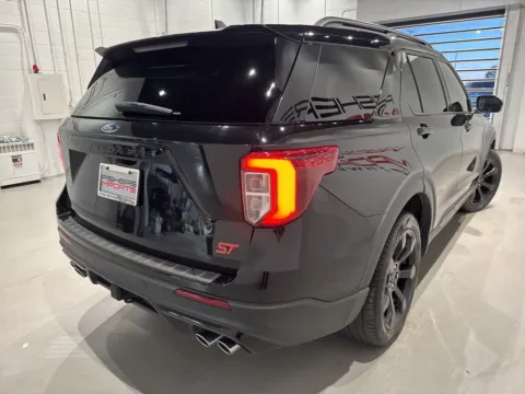 More photos of 2022 Ford Explorer ST at Fishers Imports - North West, IN
