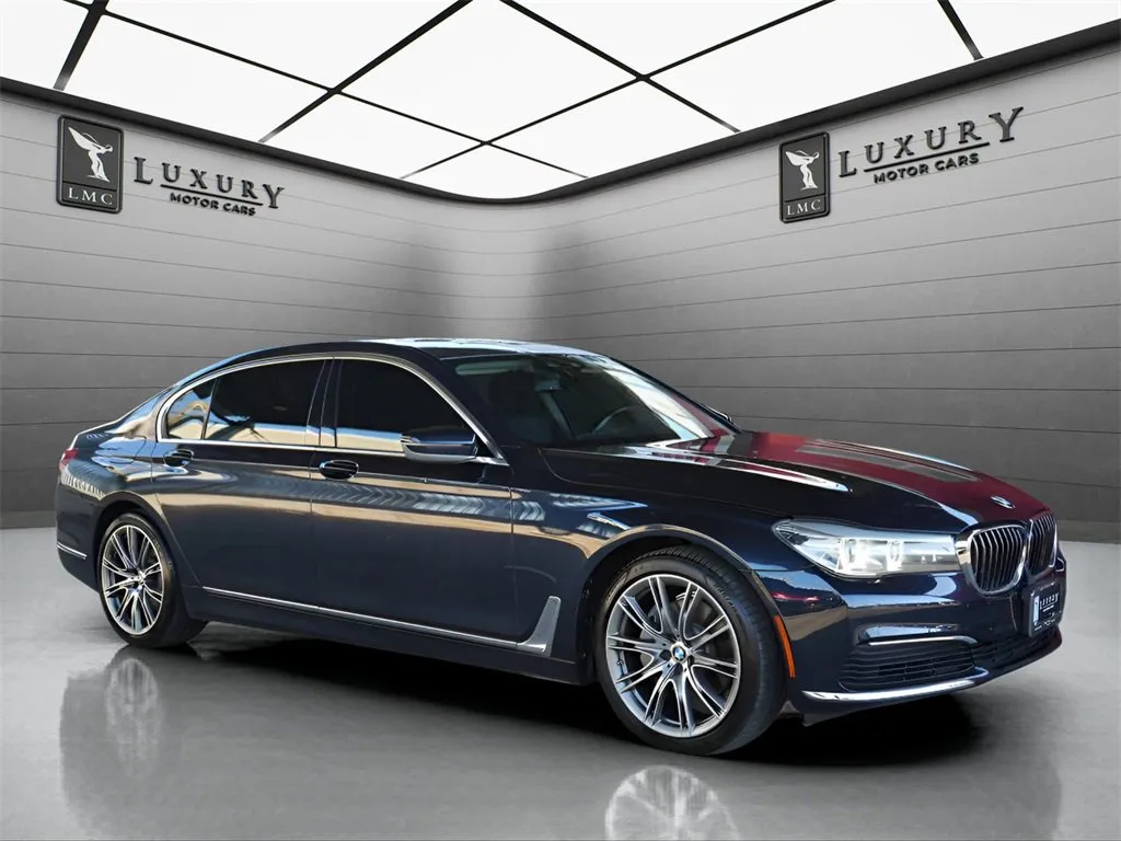 2019 BMW 7 Series 740i's photo