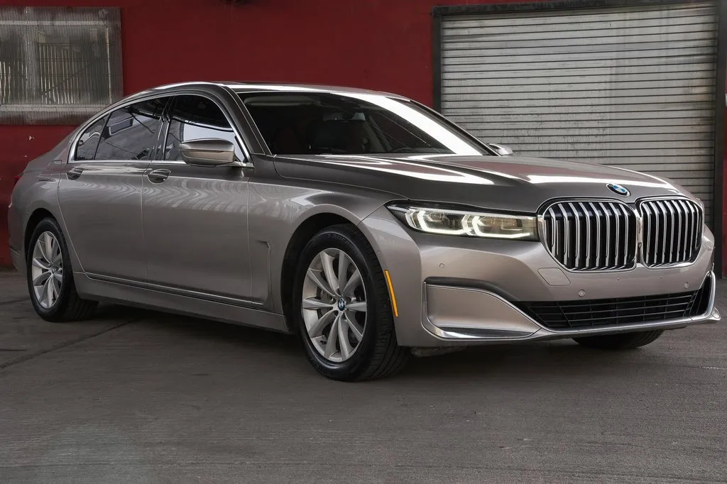 2020 BMW 7 Series 740's photo