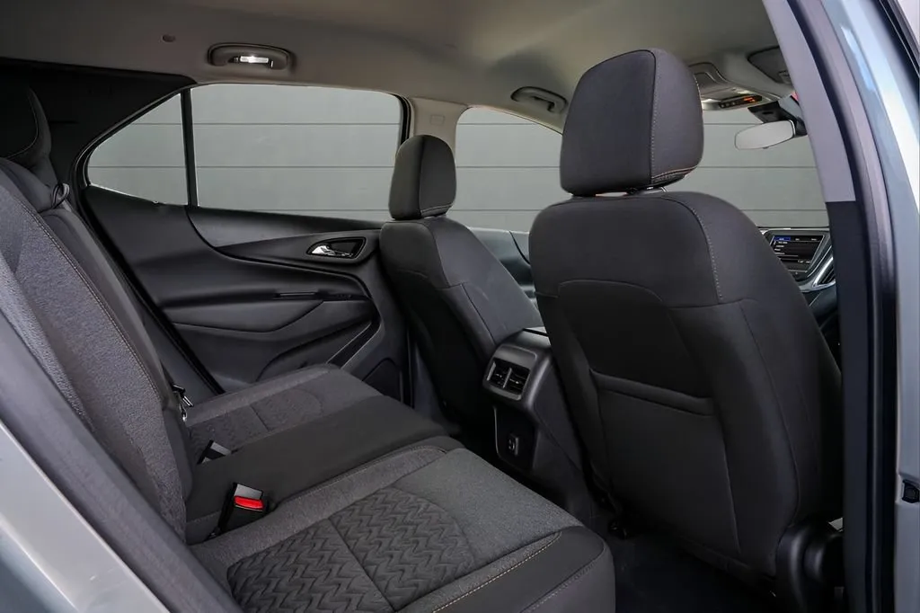 2023 Chevrolet Equinox LT - Photo 35