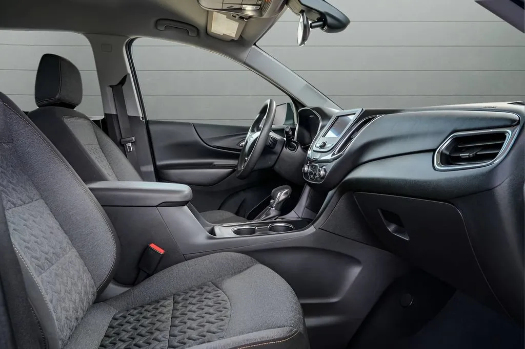 2023 Chevrolet Equinox LT - Photo 32