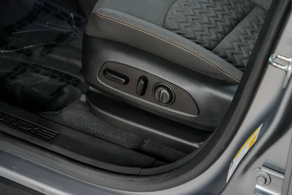 2023 Chevrolet Equinox LT - Photo 40
