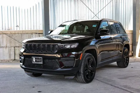 More photos of 2023 Jeep Grand Cherokee Altitude at Luxury Motor Cars, NJ