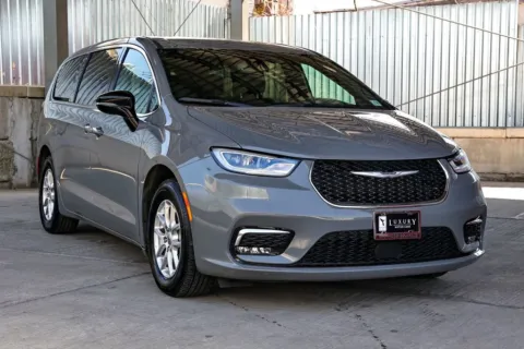 Gray 2025 Chrysler Pacifica Select for sale in Hillside, NJ